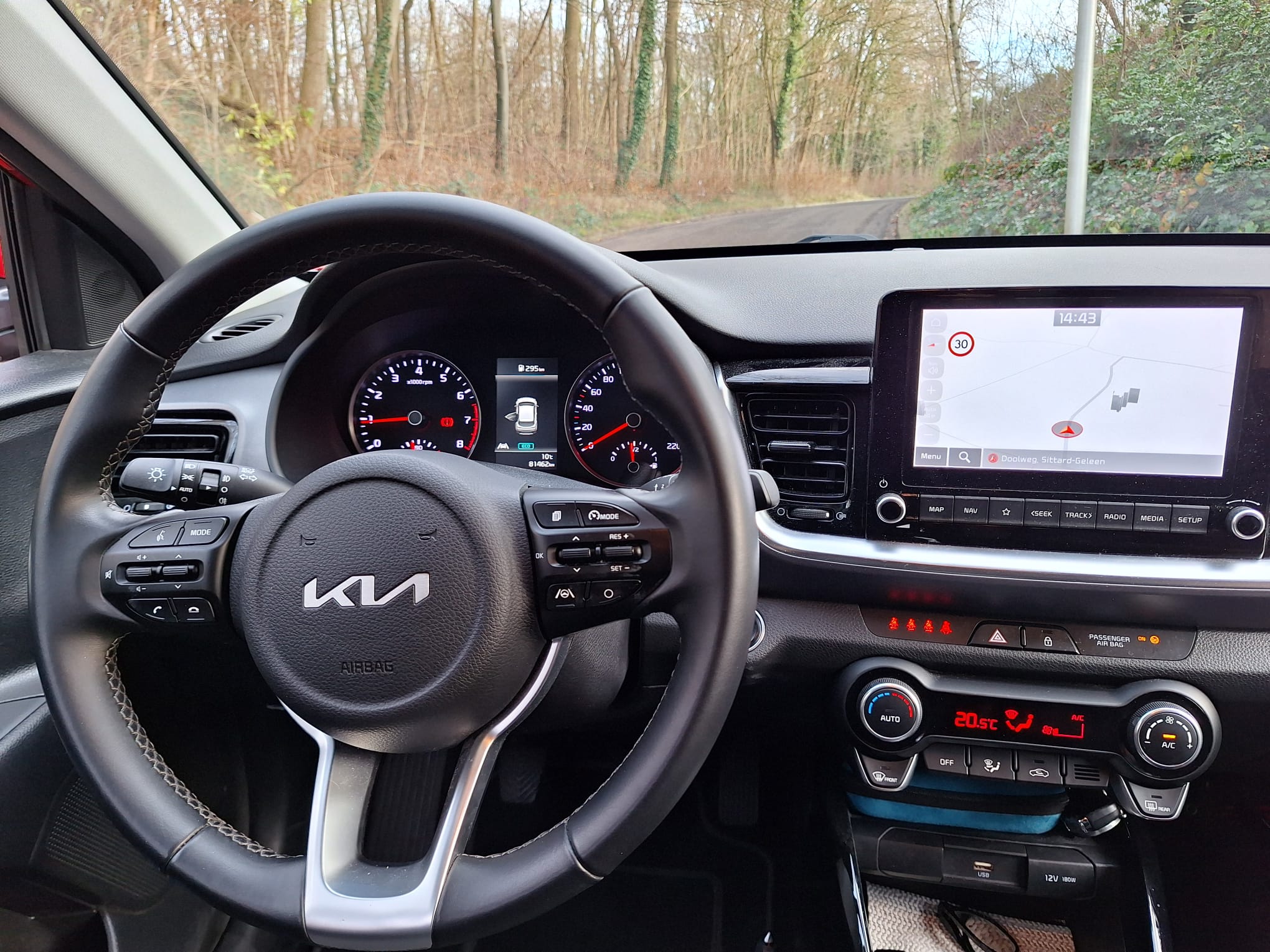 Autorijschool Peter Frissen lesauto interieur